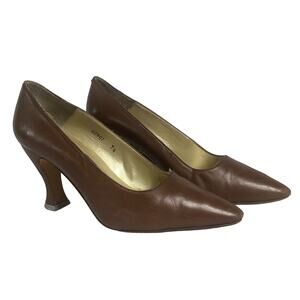 Vintage 1990s Classic Brown Leather Pumps